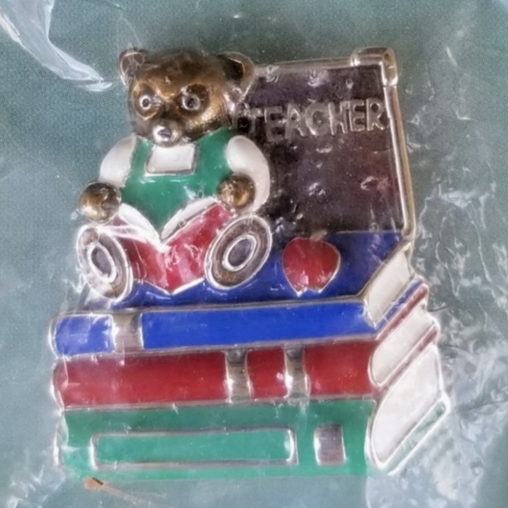 🆕Enamel ACCOLADES Teacher Teddy Bear Pin